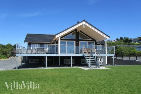 Dette lekre huset med svømmebasseng, nr. 400, med plass til 24 personer, ligger i Østjylland