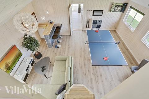 Luksushus nr. 405 til 18 personer tilbyr et stort aktivitetsrom med bl.a. biljard og dart
