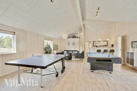 Aktivitetsrom i luksushus nr. 406 med 9 soverom og plass til 24 personer.