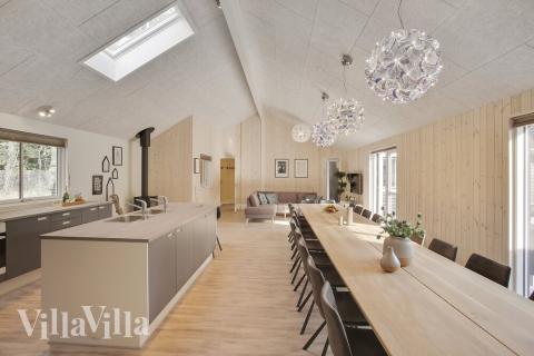 Oppholdsrom med plass til 24 i luksushus nr. 406.