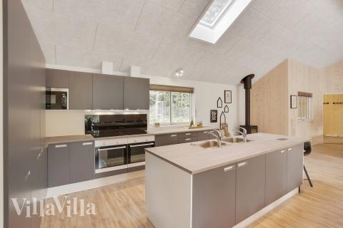 Kjøkkenet i luksushus nr. 406 er fullt utstyrt så dere lett kan lage mat til 24 personer.