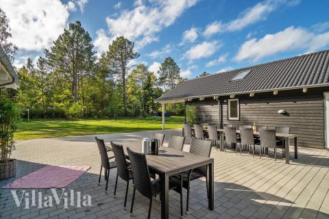 Luksushus nr. 406 har en deilig terrasse med gode hagemøbler til 24 personer.
