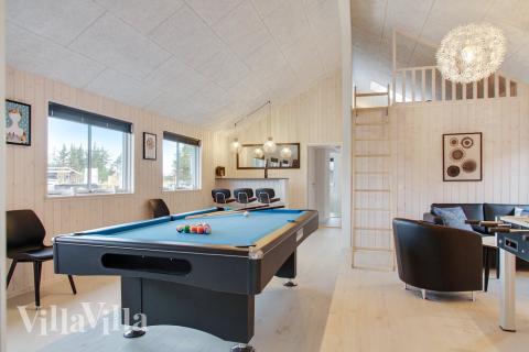I tillegg til alle aktivitetsmulighetene i husets bassengavdeling, kan du også spille biljard, bordtennis og dart i luksushus nr. 407