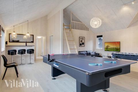 Luksushus nr. 407 til 22 personer tilbyr et stort aktivitetsrom med bl.a. biljard og dart