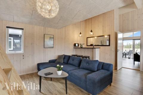 Luksushus nr. 408 til 18 personer tilbyr et stort aktivitetsrom med bl.a. biljard og dart