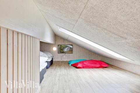 Noen av de 18 soveplassene i luksushus nr. 408 finnes på hems