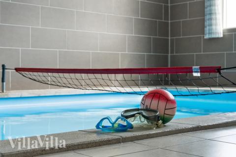 Det flotte bassenget i luksushus nr. 408 til 18 personer