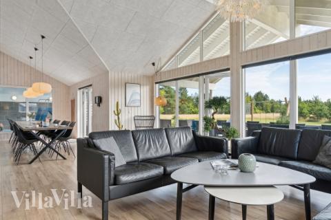 Sofakroken i luksushus nr. 408 i Nordjylland.