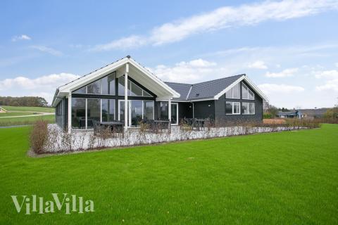 Nyt en grillkveld på terrassen i luksushus nr. 392 i Fyn og øyer