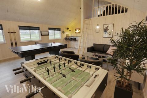 Aktivitetsrom i luksushus nr. 392 med 7 soverom og plass til 18 personer.