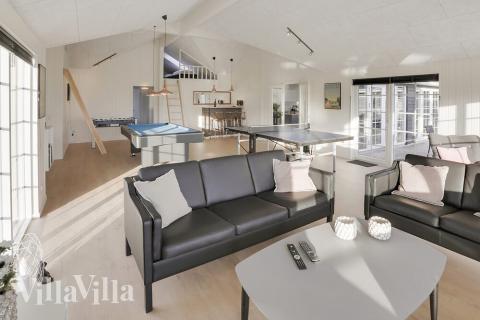 Luksushus nr. 415 til 26 personer tilbyr et stort aktivitetsrom med bl.a. biljard og dart