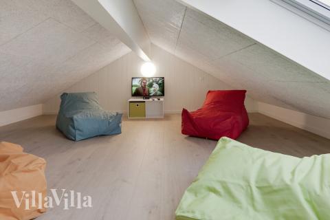 Noen av de 26 soveplassene i luksushus nr. 415 finnes på hems