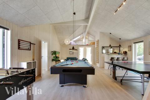 I tillegg til alle aktivitetsmulighetene i husets bassengavdeling, kan du også spille biljard, bordtennis og dart i luksushus nr. 410