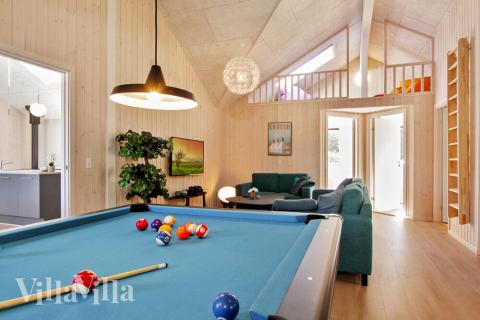 Luksushus nr. 410 til 20 personer tilbyr et stort aktivitetsrom med bl.a. biljard og dart