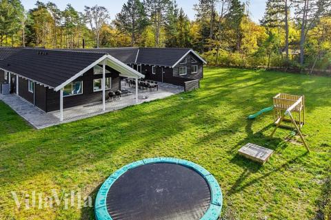 Dette lekre huset med svømmebasseng, nr. 410, med plass til 20 personer, ligger i Nordsjælland