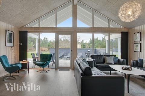 Oppholdsrom med plass til 18 i luksushus nr. 409.