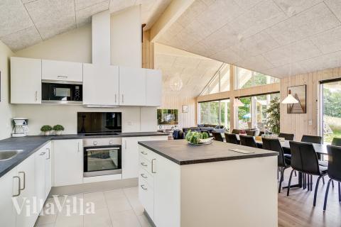 Kjøkkenet i luksushus nr. 416 er fullt utstyrt så dere lett kan lage mat til 16 personer.