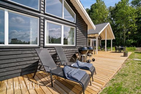 Luksushus nr. 416 har en deilig terrasse med gode hagemøbler til 16 personer.