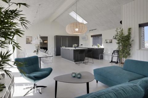 Oppholdsrom med plass til 24 i luksushus nr. 403.