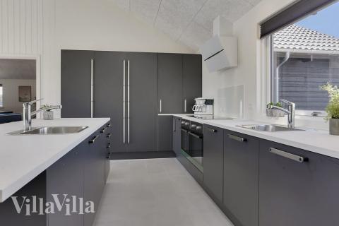 Kjøkkenet i luksushus nr. 403 er fullt utstyrt så dere lett kan lage mat til 24 personer.