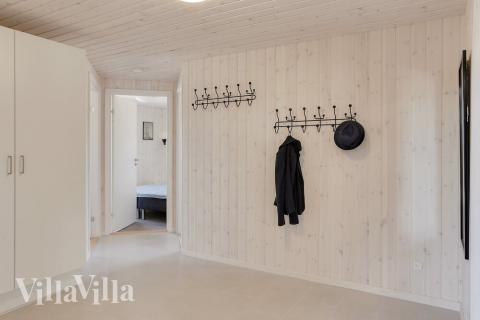 Det romslige inngangspartiet til luksushus nr. 403 i Lolland/Falster/Møn