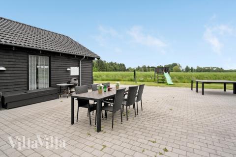 Luksushus nr. 403 har en deilig terrasse med gode hagemøbler til 24 personer.