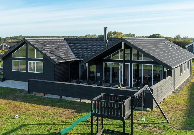 Dette lekre huset med svømmebasseng, nr. 418, med plass til 14 personer, ligger i Fyn og øyer