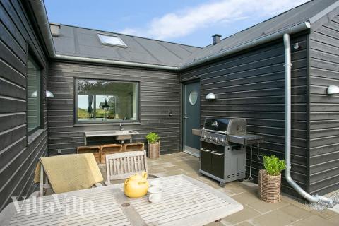 Luksushus nr. 411 har en deilig terrasse med gode hagemøbler til 14 personer.