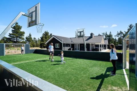 Stort utvalg av utendørsaktiviteter ved luksushus nr. 412 i Vestjylland.