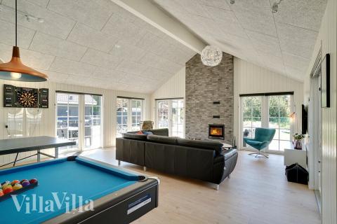 Aktivitetsrom i luksushus nr. 412 med 9 soverom og plass til 24 personer.