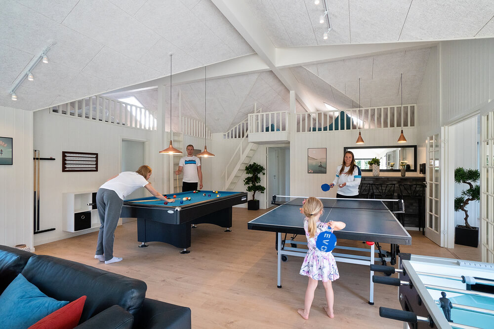I tillegg til alle aktivitetsmulighetene i husets bassengavdeling, kan du også spille biljard, bordtennis og dart i luksushus nr. 412