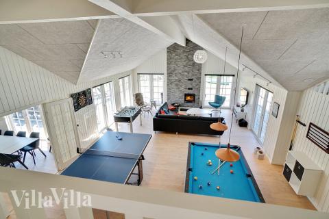 Luksushus nr. 412 til 24 personer tilbyr et stort aktivitetsrom med bl.a. biljard og dart