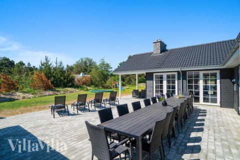 Luksushus nr. 412 har en deilig terrasse med gode hagemøbler til 24 personer.