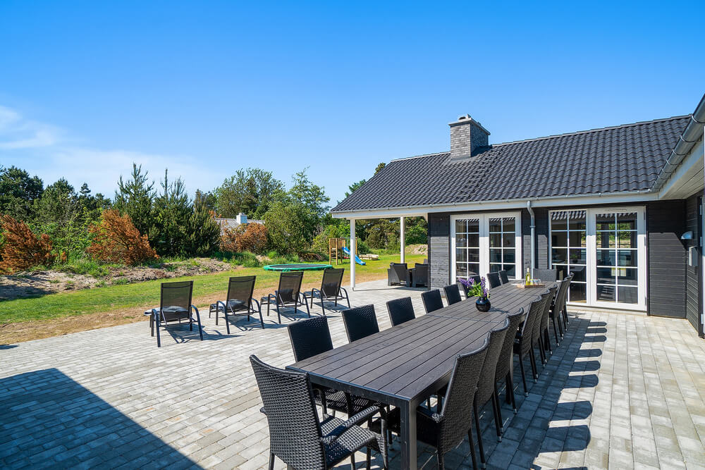 Luksushus nr. 412 har en deilig terrasse med gode hagemøbler til 24 personer.
