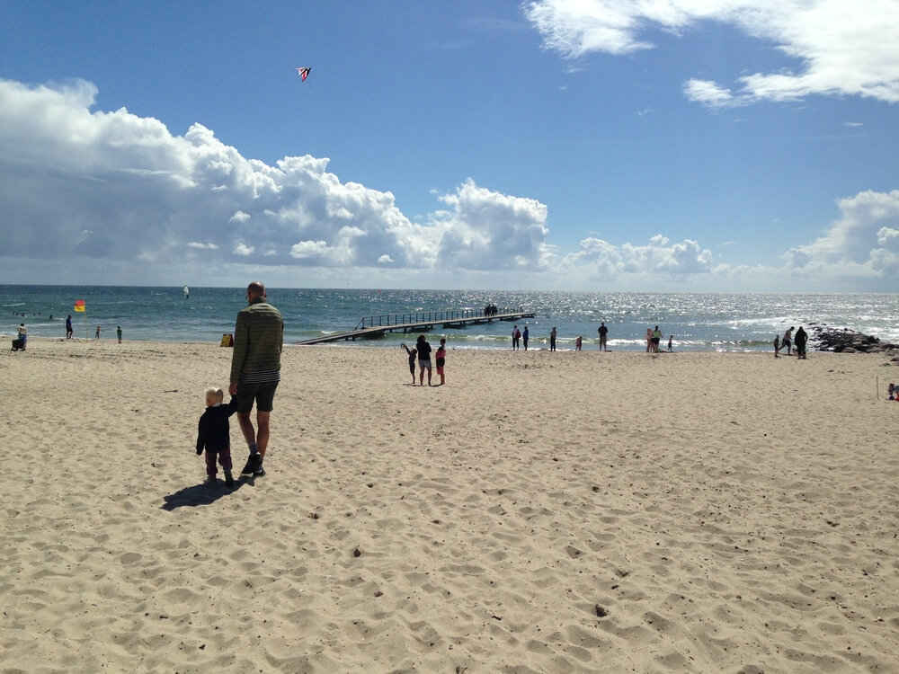 Stranden nær luksushus nr. 412 i Vestjylland er ideell til gåturer.
