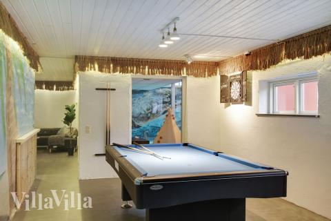 Luksushus nr. 423 til 28 personer tilbyr et stort aktivitetsrom med bl.a. biljard og dart