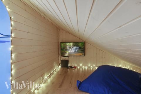 Noen av de 28 soveplassene i luksushus nr. 423 finnes på hems