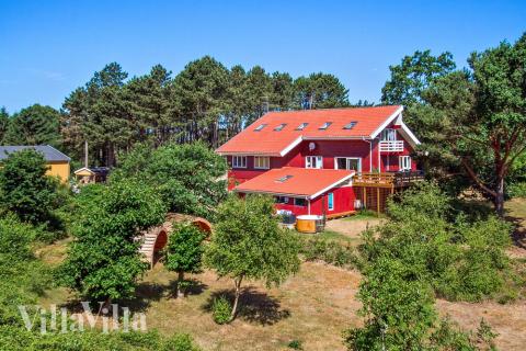 Dette lekre huset med svømmebasseng, nr. 423, med plass til 28 personer, ligger i Østjylland