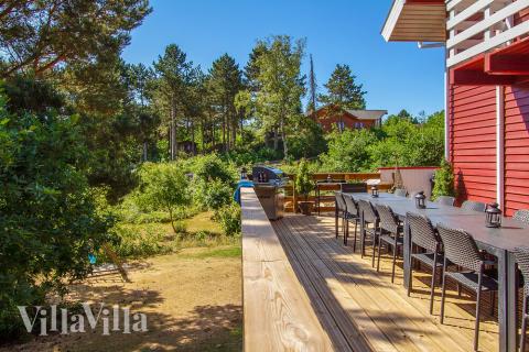 På terrassen i feriehus nr. 423 er det plass til 28 personer.