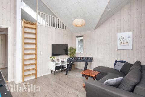 Luksushus nr. 421 til 16 personer tilbyr et stort aktivitetsrom med bl.a. biljard og dart