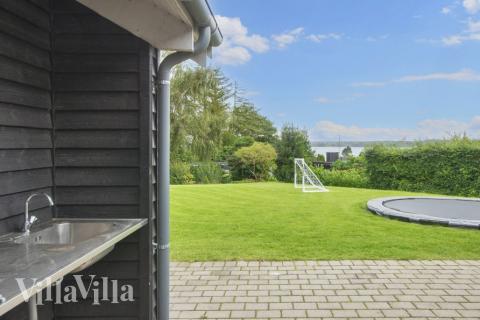 I tillegg til alle aktivitetsmulighetene i husets bassengavdeling, tilbyr også luksushus nr. 421 mengder av utendørsaktiviteter