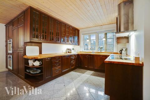 Kjøkkenet i luksushus nr. 414 er godt innrettet.