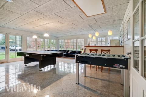 Luksushus nr. 414 til 22 personer tilbyr et stort aktivitetsrom med bl.a. biljard og dart