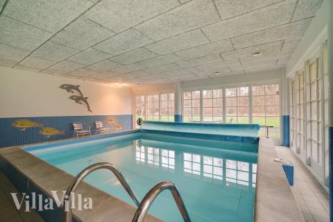 Det flotte bassenget i luksushus nr. 414 til 22 personer