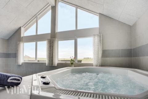Nyt varmen i boblebadet i luksushus nr. 430 i Fyn og øyer
