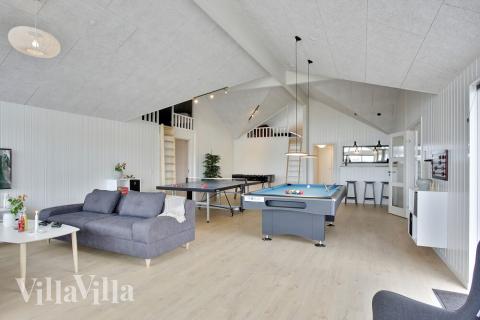 Konkurrer i feriehusets aktivitetsrom når dere besøker luksushus nr. 430 i Fyn og øyer.