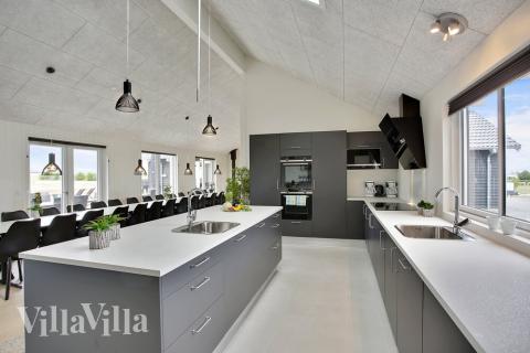 Kjøkkenet i luksushus nr. 430 er fullt utstyrt så dere lett kan lage mat til 30 personer.