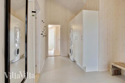 Det romslige inngangspartiet til luksushus nr. 430 i Fyn og øyer