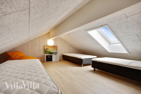 Noen av de 30 soveplassene i luksushus nr. 430 finnes på hems