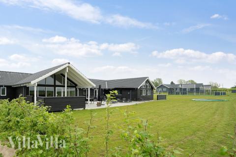 Dette lekre huset med svømmebasseng, nr. 430, med plass til 30 personer, ligger i Fyn og øyer